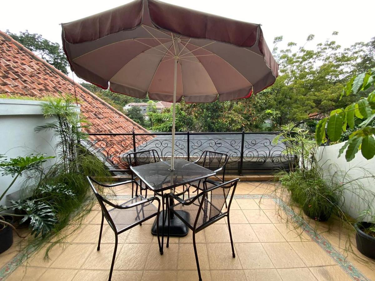 La Nostalgie Boutique Guest House Bandung Zewnętrze zdjęcie