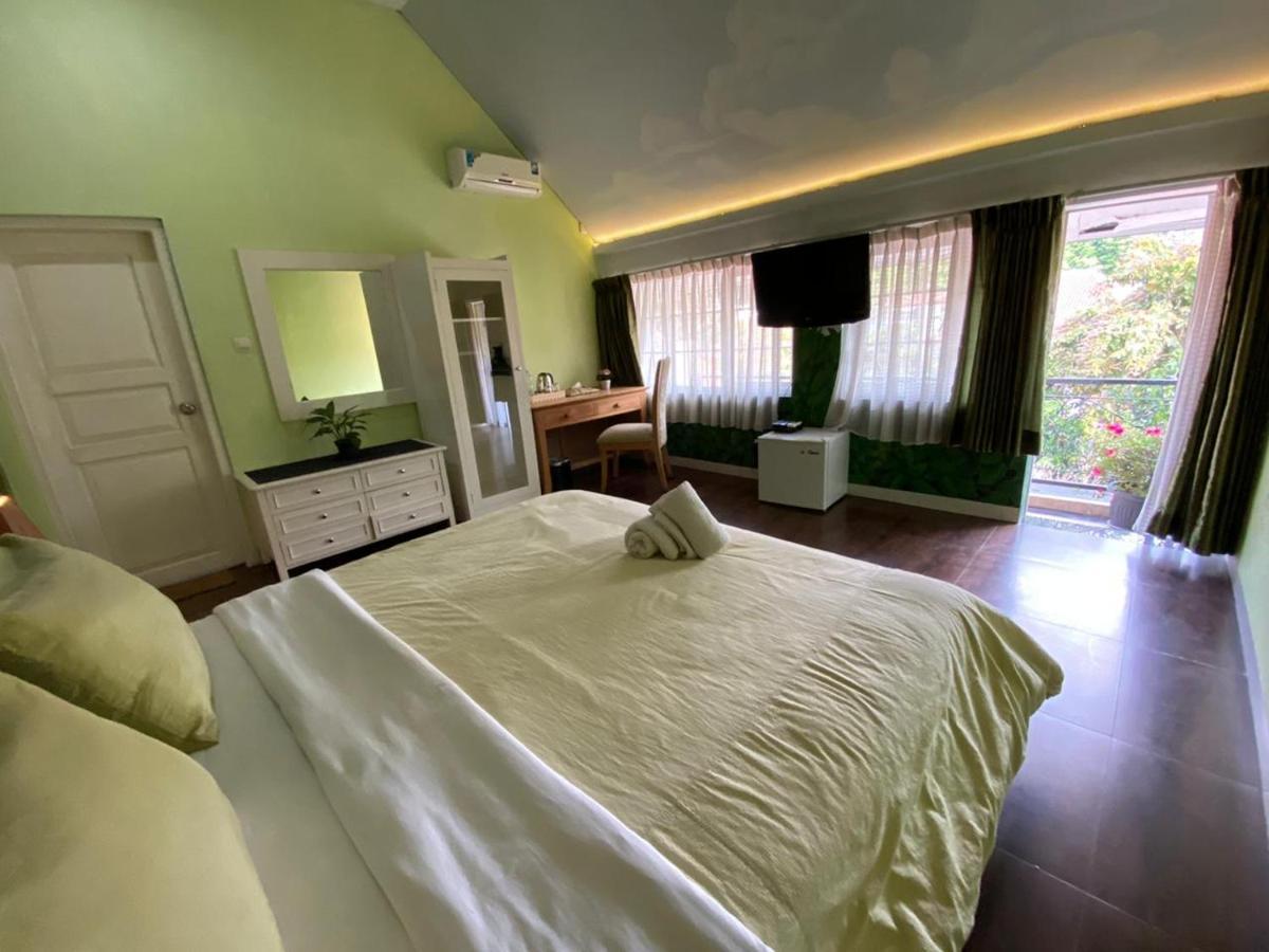 La Nostalgie Boutique Guest House Bandung Zewnętrze zdjęcie