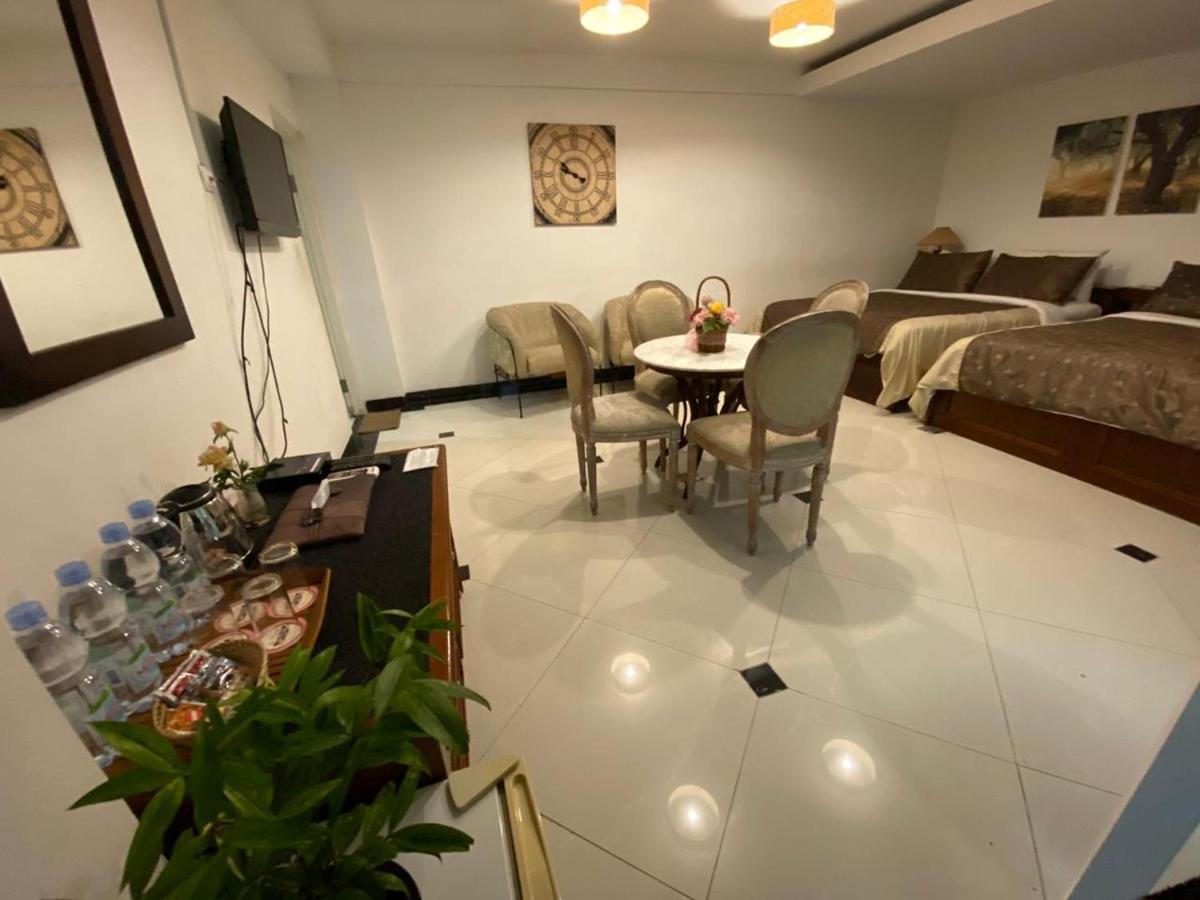 La Nostalgie Boutique Guest House Bandung Zewnętrze zdjęcie