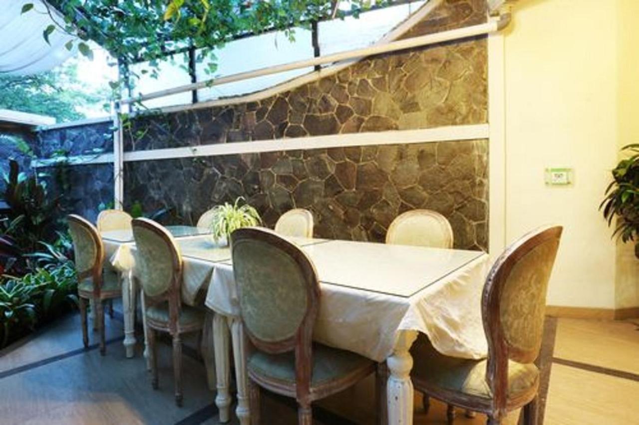 La Nostalgie Boutique Guest House Bandung Zewnętrze zdjęcie