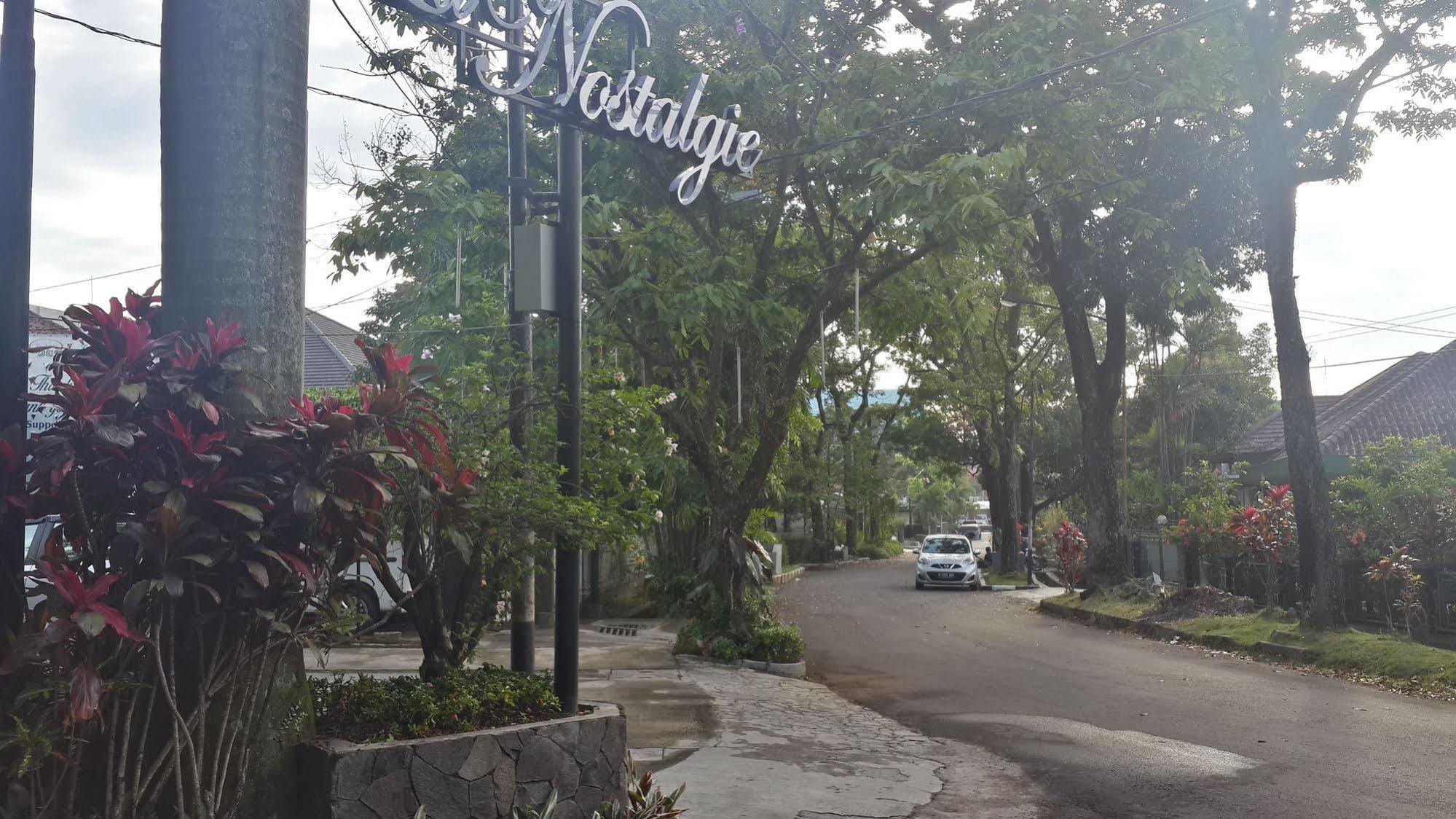 La Nostalgie Boutique Guest House Bandung Zewnętrze zdjęcie