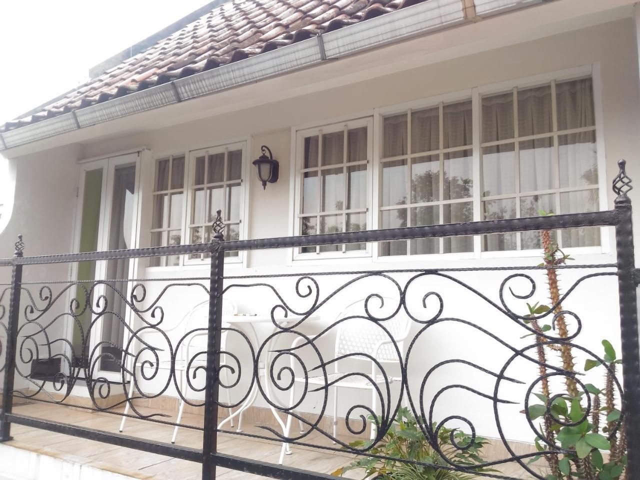 La Nostalgie Boutique Guest House Bandung Zewnętrze zdjęcie