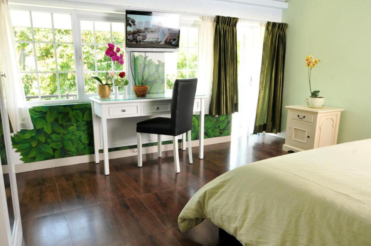 La Nostalgie Boutique Guest House Bandung Zewnętrze zdjęcie