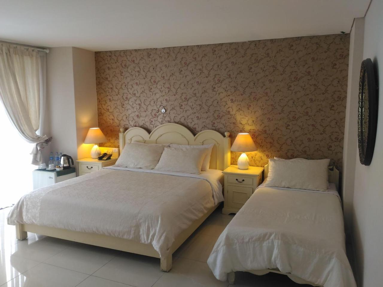 La Nostalgie Boutique Guest House Bandung Zewnętrze zdjęcie
