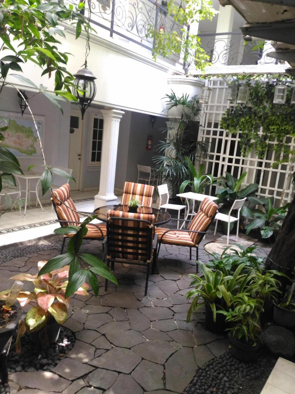 La Nostalgie Boutique Guest House Bandung Zewnętrze zdjęcie