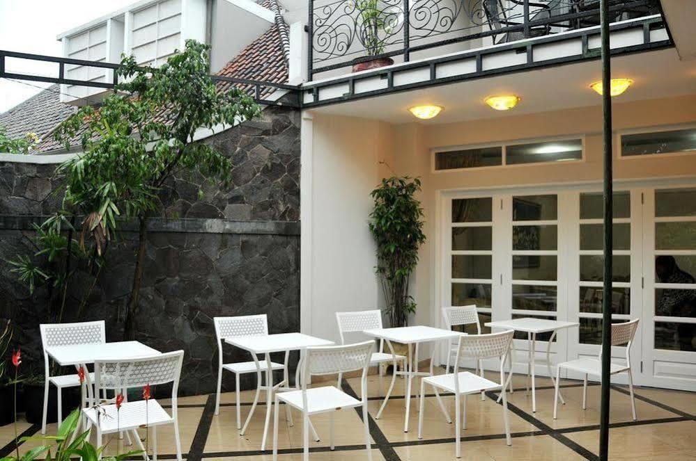 La Nostalgie Boutique Guest House Bandung Zewnętrze zdjęcie